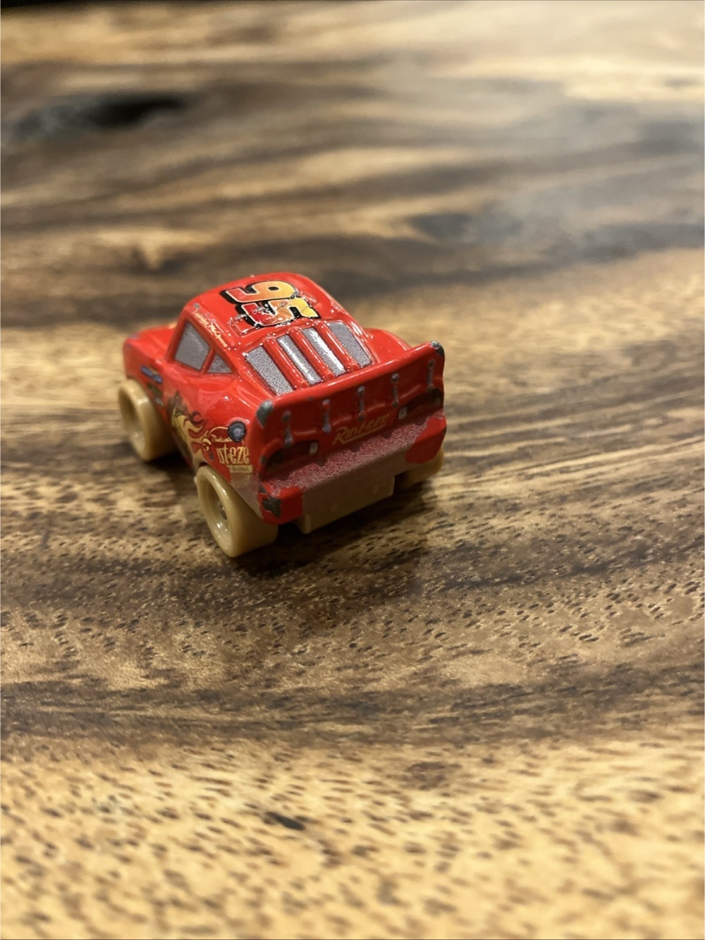Disney Pixar Cars Muddy Lightning McQueen Mini Racers - Picture 4 of 7